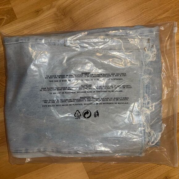 White Fox Summer Mid Rise Wide Leg Jeans in Glacier - Picture 5 of 6